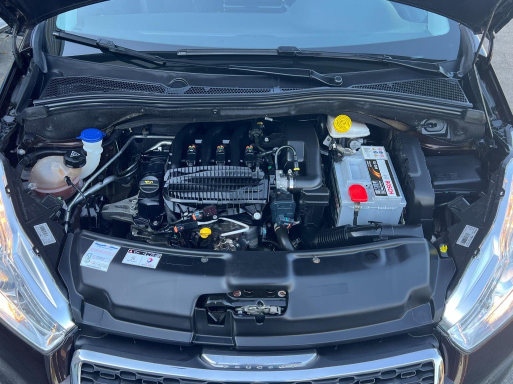 Peugeot 208 1.2 vti envy, navi, trekhaak enz...
