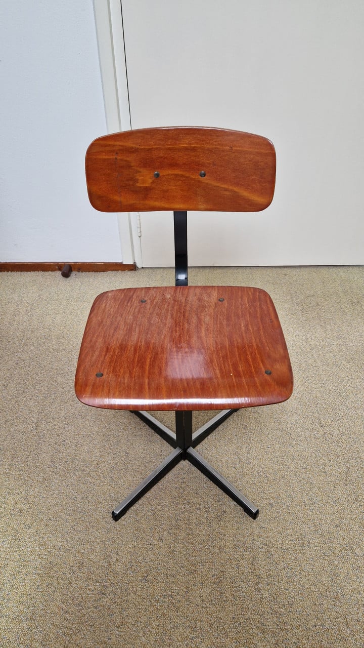 Kinderstoel en tafel