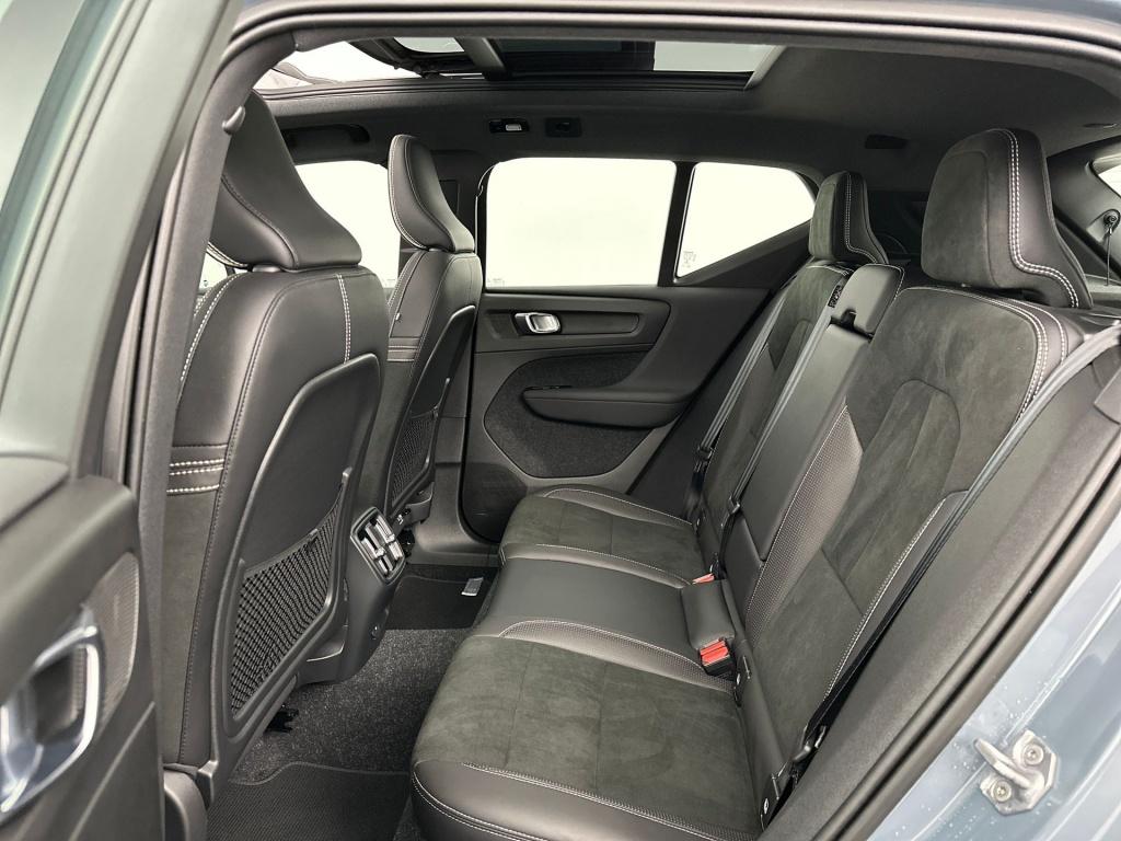 Volvo XC40 p8 408pk awd recharge r-design| pano| 360camera| h&k audio|