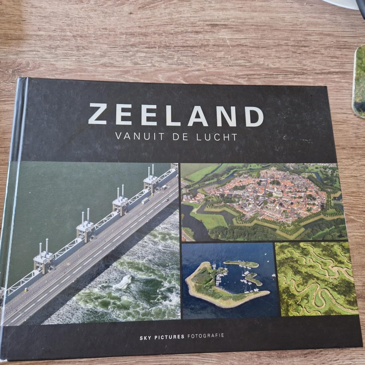 Verzameling boeken over schouwen-duiveland en Zeeland