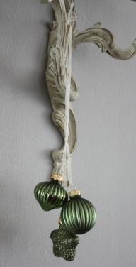 Set van 2 groene kerst slingers met glazen ballen