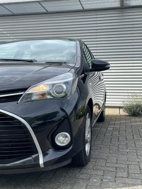 Toyota Yaris 1.5 hybrid trend bi-tone