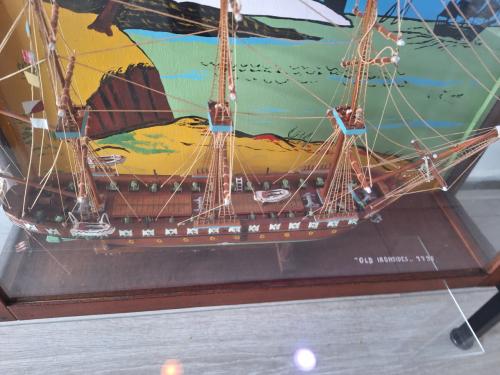 Model boot in  vitrine