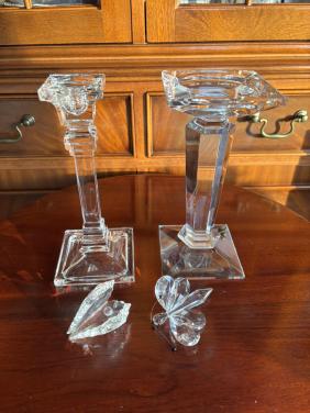 KRISTALLEN KANDELAARS EN 2 ZWAROWSKI  BEELDJES