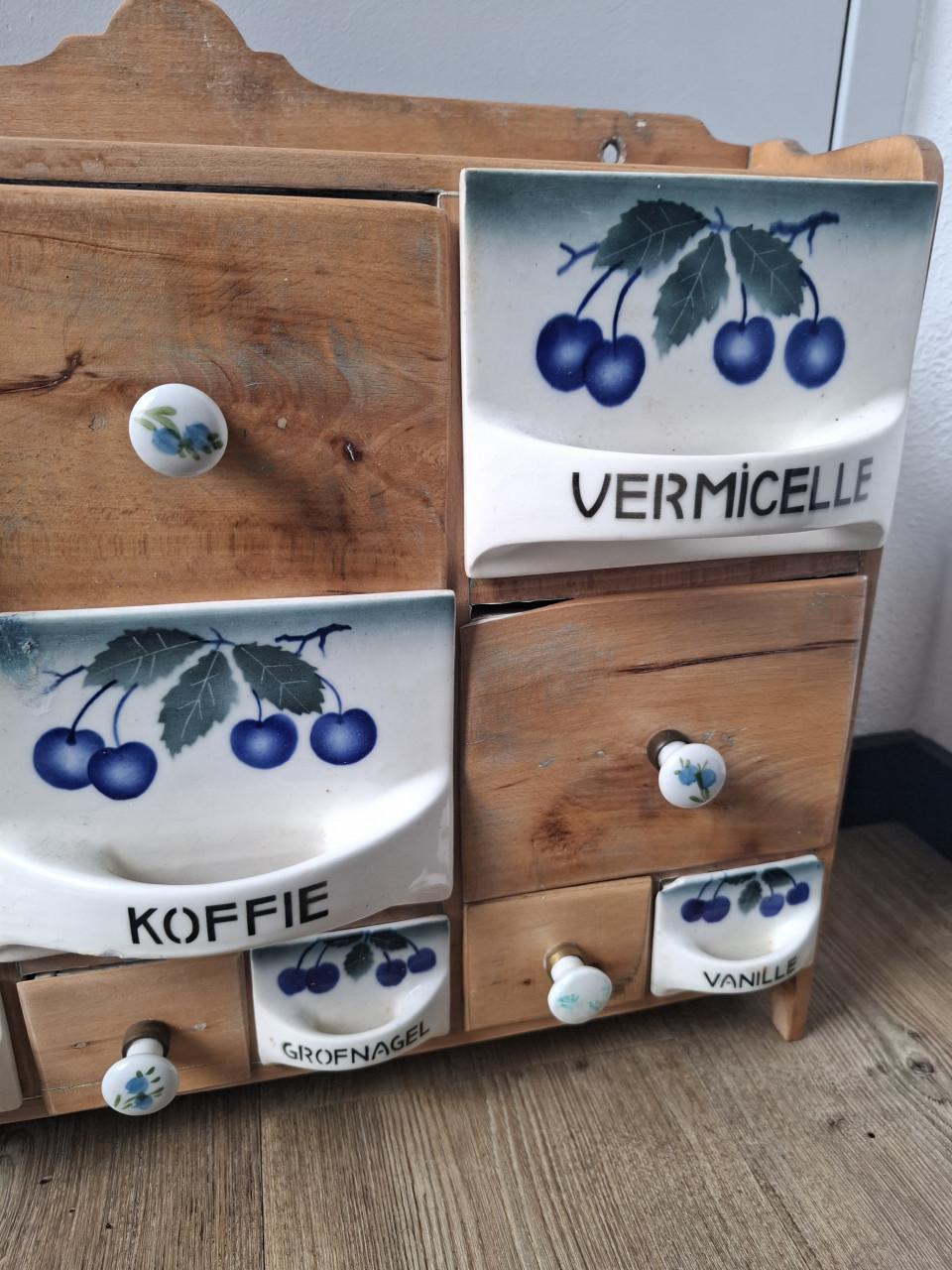 Brocant kruidenkastje