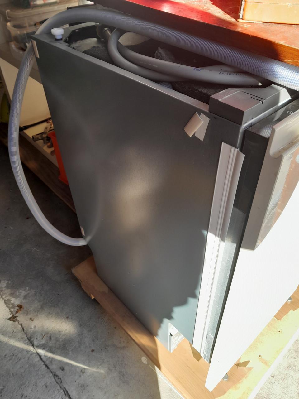 Inbouw afwasmachine met kunststof voorfront