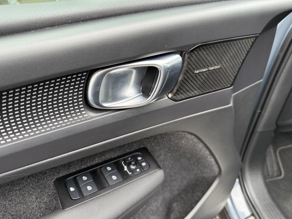 Volvo XC40 t4 211pk recharge ultimate dark | panodak| adap.cruise| leder| c