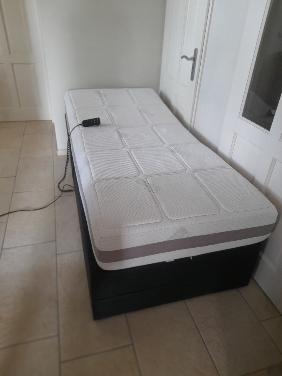 Elektrisch verstelbare Boxspring 90 x 200 (in goede  nette staat )