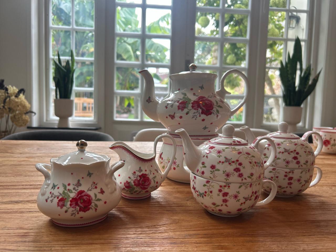 Room Seven Winter Poppy servies – Zeer uitgebreide high tea set