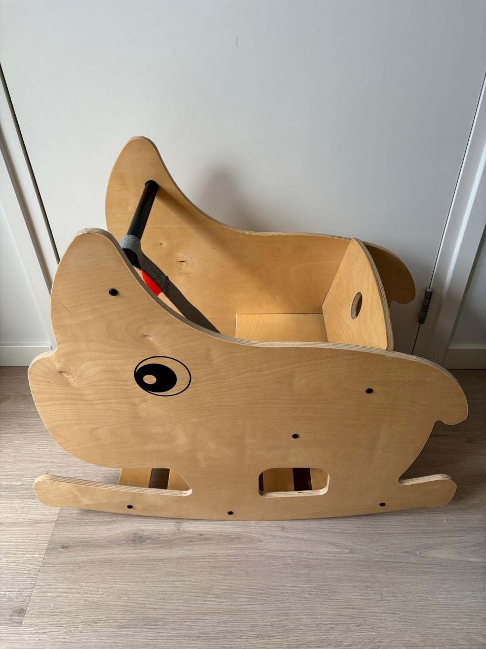 Hobbelpaard (neushoorn) van Done by Deer