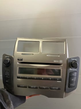 Auto radio van yaris model 2010