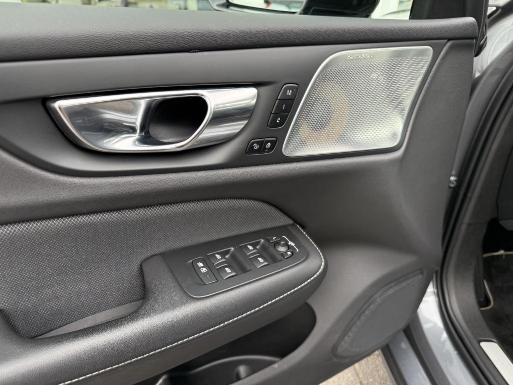 Volvo V60 t6 340pk recharge r-design| panodak| b&w sound| adap.cruise| tre