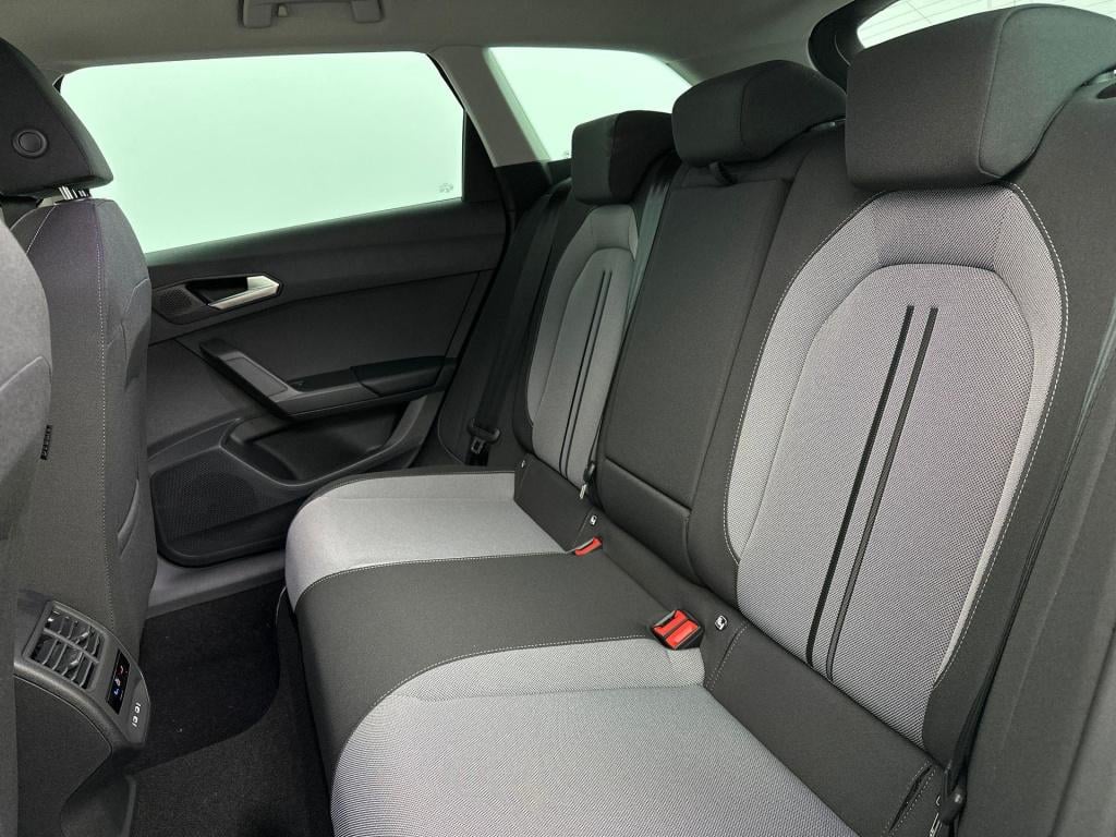 Seat Leon sportstourer style business intense 1.5 etsi 85 kw / 115 pk sta