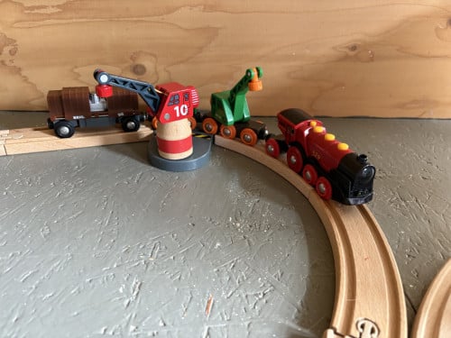 2 electrische Brio locomotieven en veel ikea rails