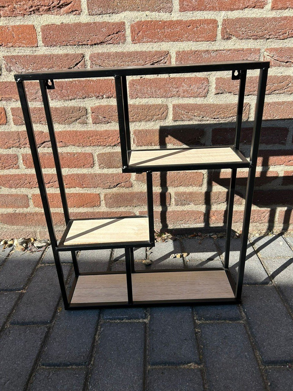 Decoratief wandrekje met plankjes, speelse indeling (40X50X12cm)