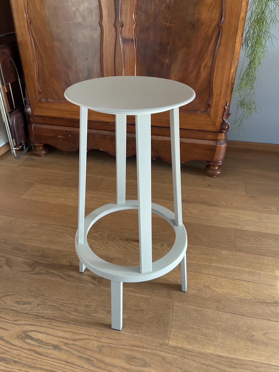 Twee Hay revolver barkrukken