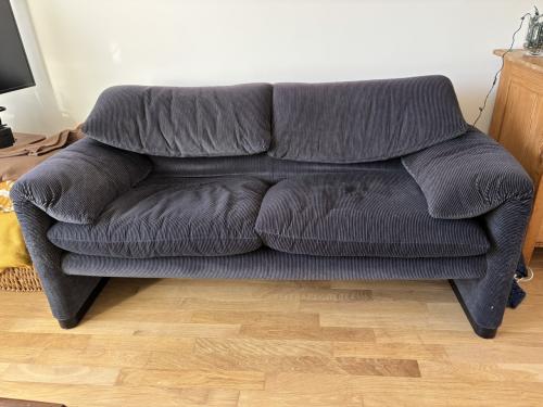 GERESERVEERD Merk Bank, Cassina met Donker grijs blauw streepje