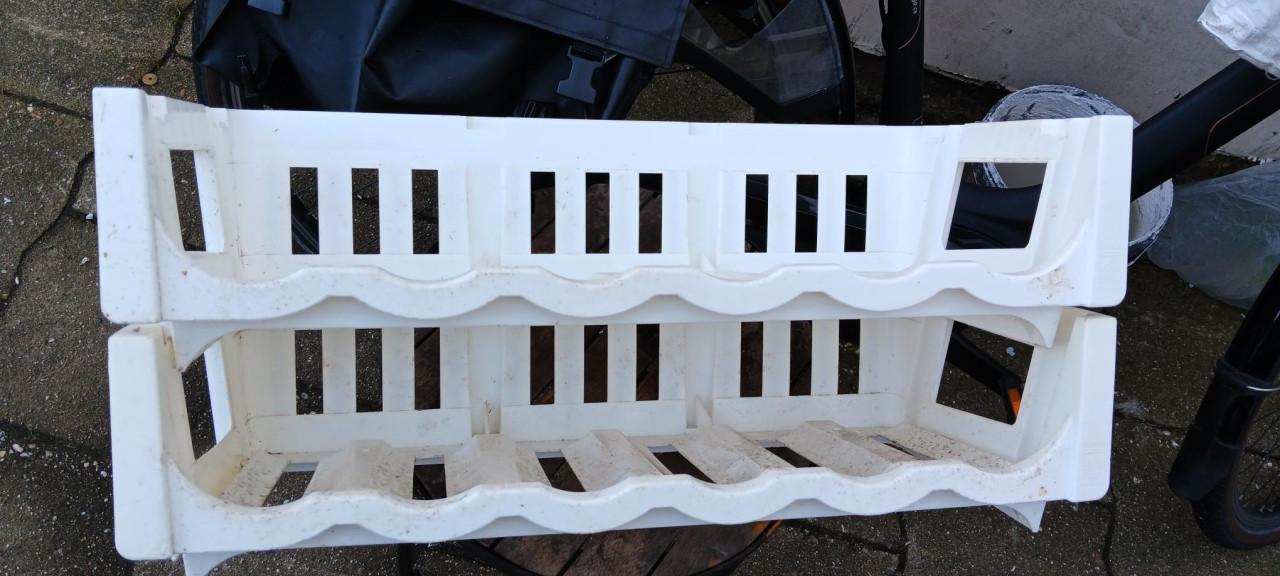 FLESSENREK (handig voor in de schuur)