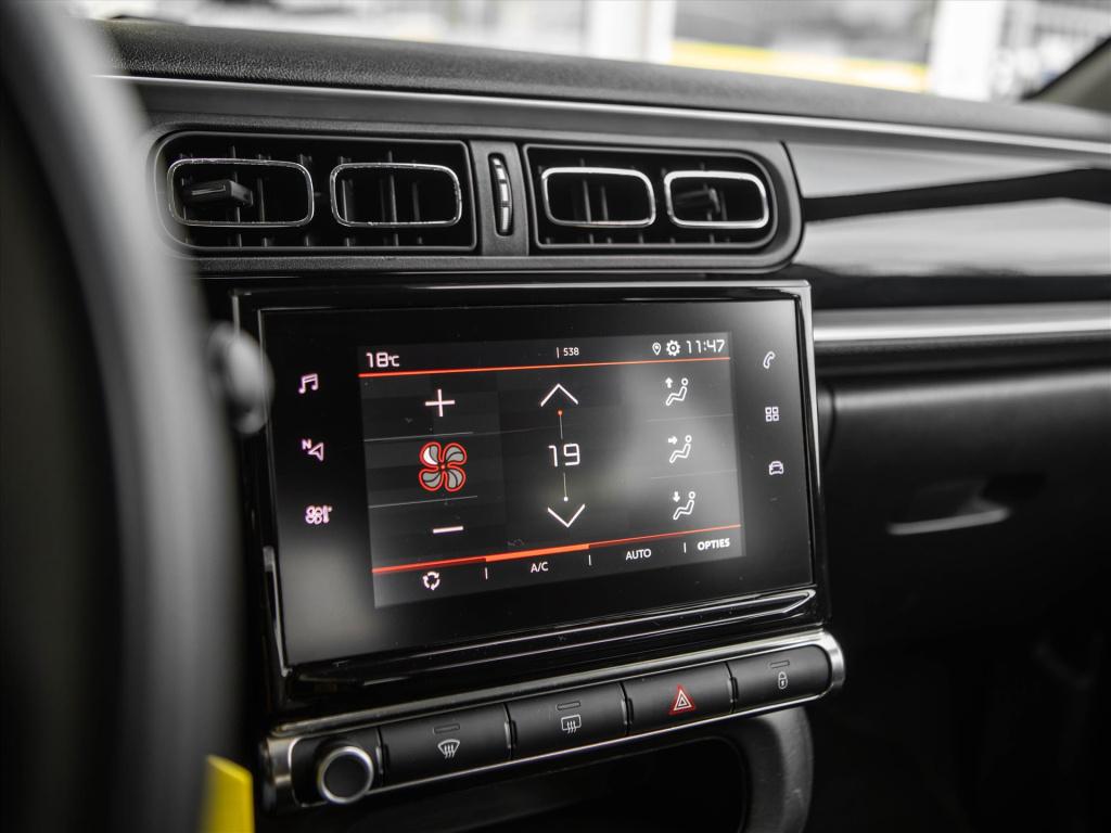 Citroen C3 1.2 puretech 83pk shine | stoelverwarming | carplay | park. sens