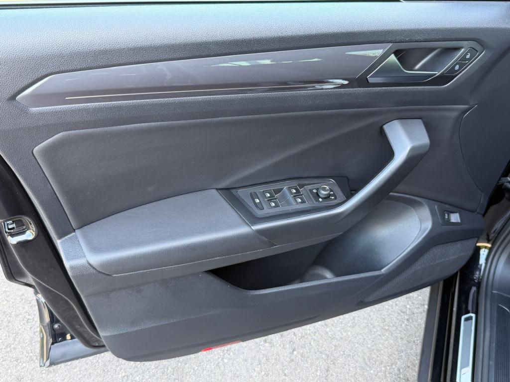 Volkswagen T-roc 1.5 tsi 150pk dsg 2x r-line | virtual | camera | dode hoek