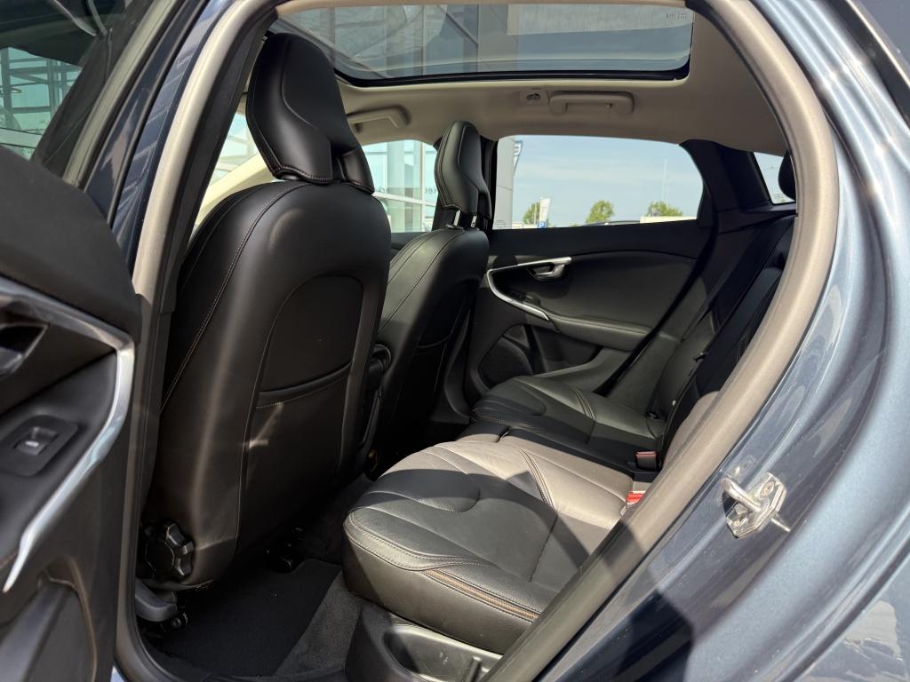 Volvo V40 cross country t3 153pk aut6 polar+ luxury| leder|pano| camera| tr