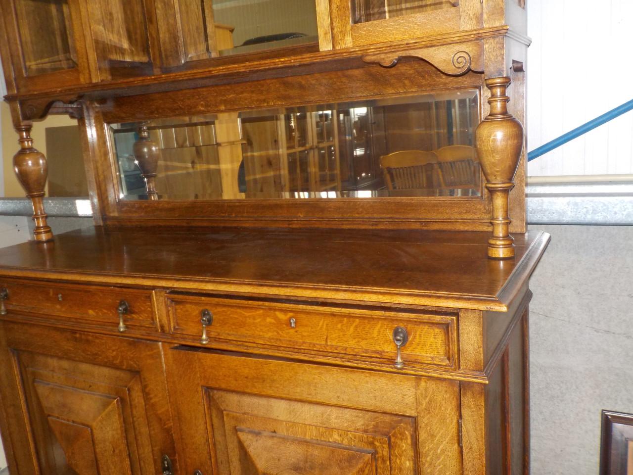 In zeer goede staat een juweeltje van een antieke kast