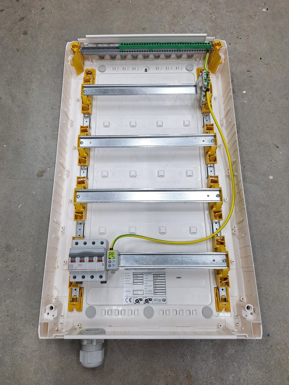 Installatie automatenkast.