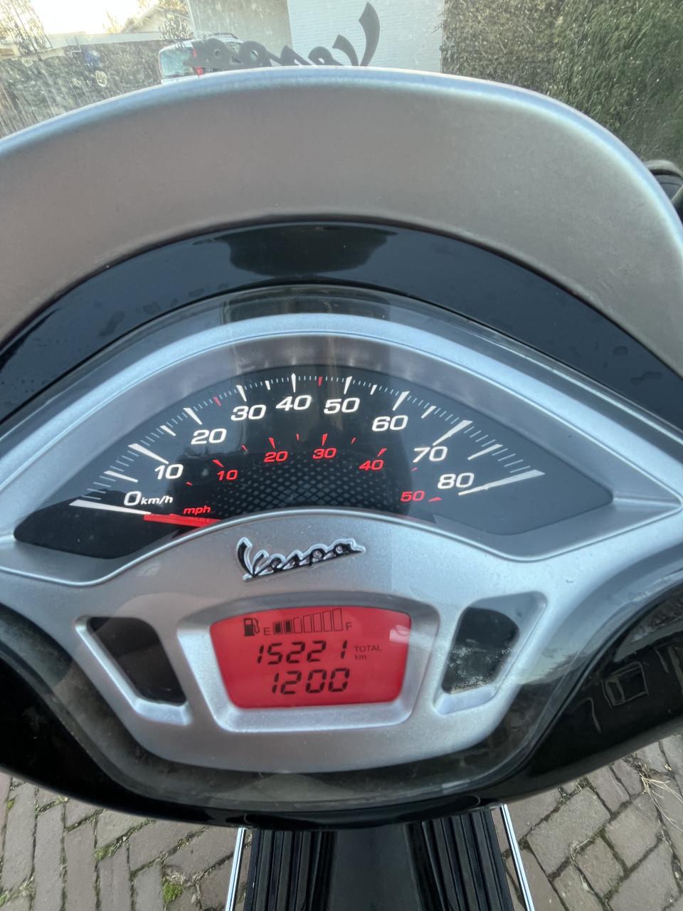 Vespa S Sprint scooter