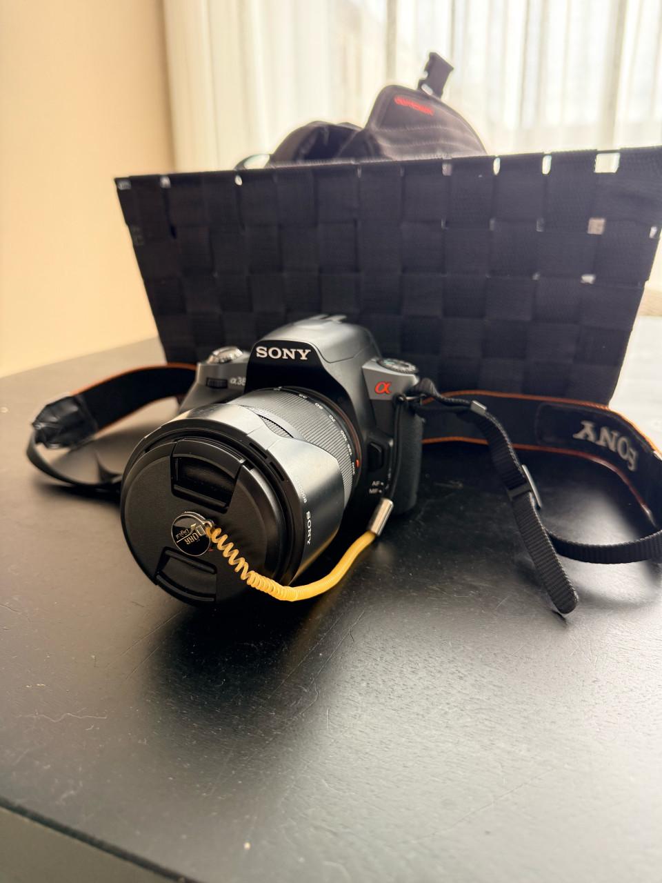 Sony Alpha 350 DSLR Camera met Tas en Accessoires