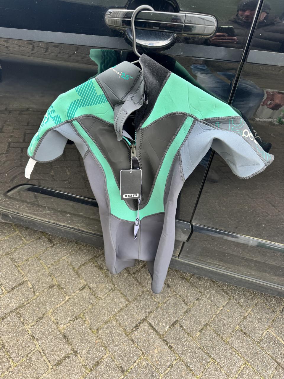 Nieuw dames/kinder surfpak