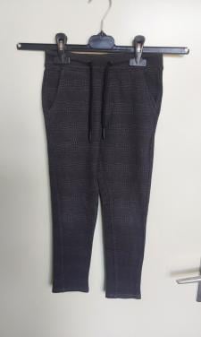Donkergrijze stretch broek van de Hema in maat 110/116