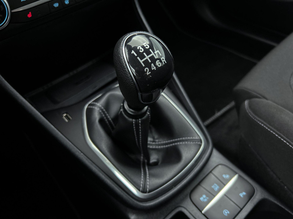 Ford Fiesta 1.0 ecoboost hybrid titanium x winterpack | navigatie | airco |