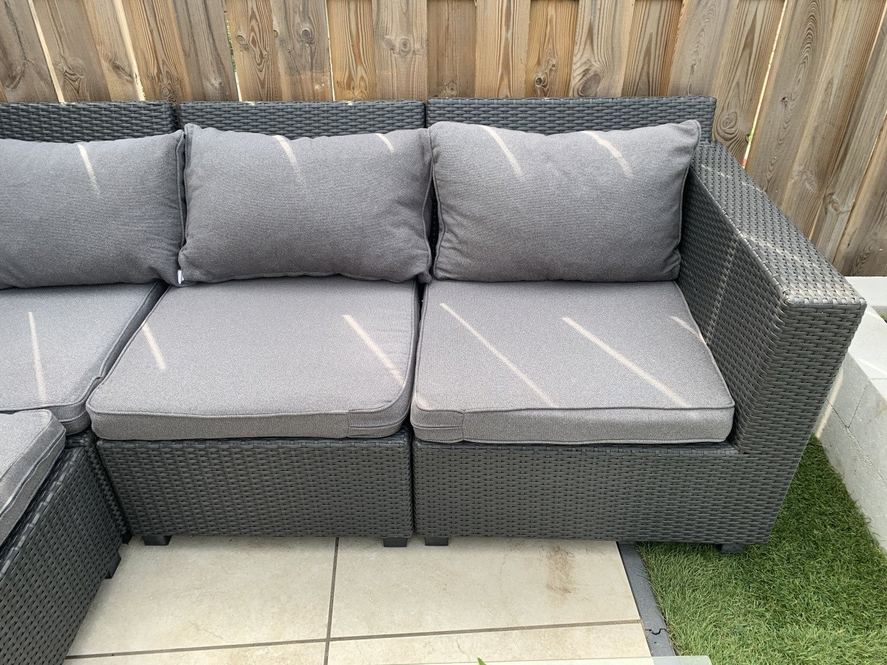 Loungeset zwart wicker, plus tafel plus kussens