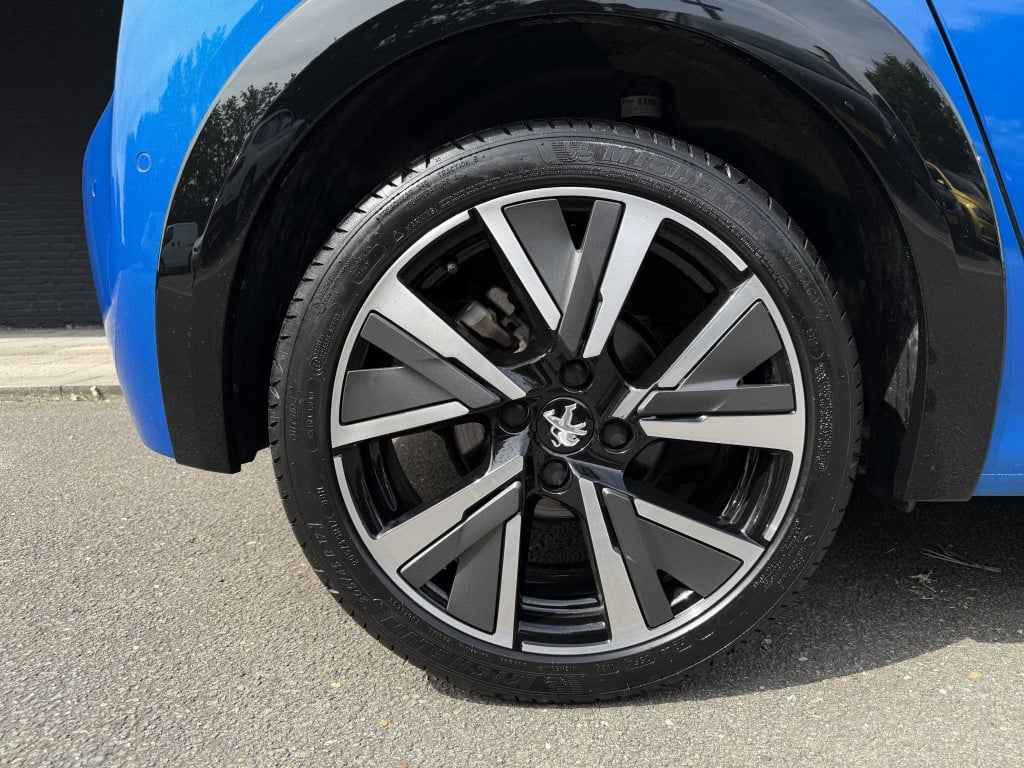 Peugeot 208 1.2 puretech gt // automaat // panoramadak //