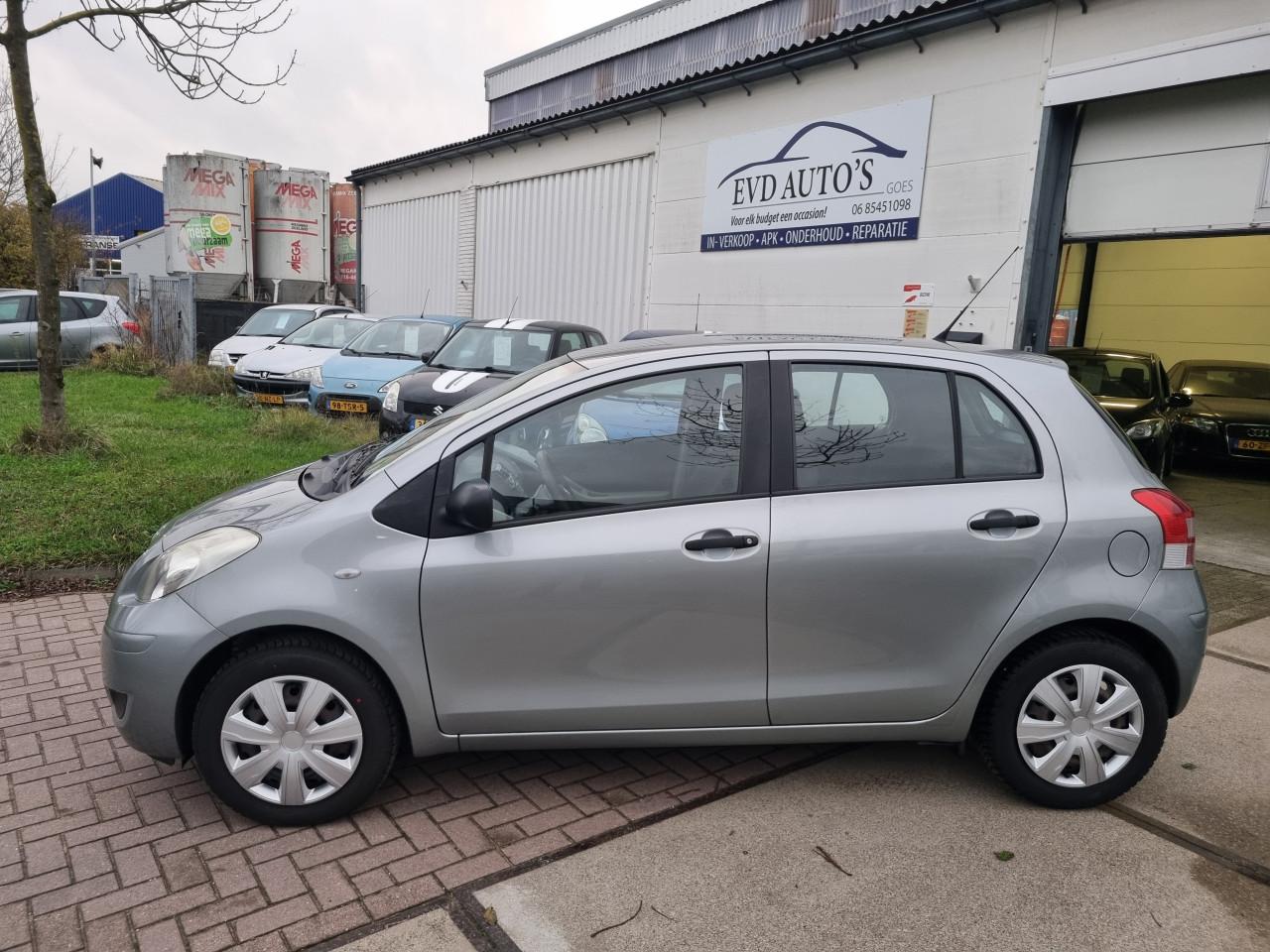 Toyota Yaris 1.0 VVTi Cool