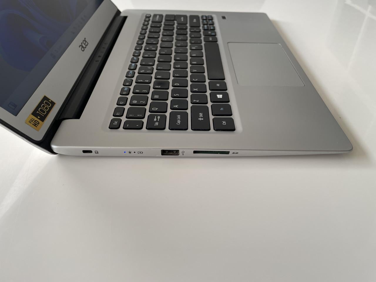 Acer 13 inch laptop - Zakelijk of voor studie