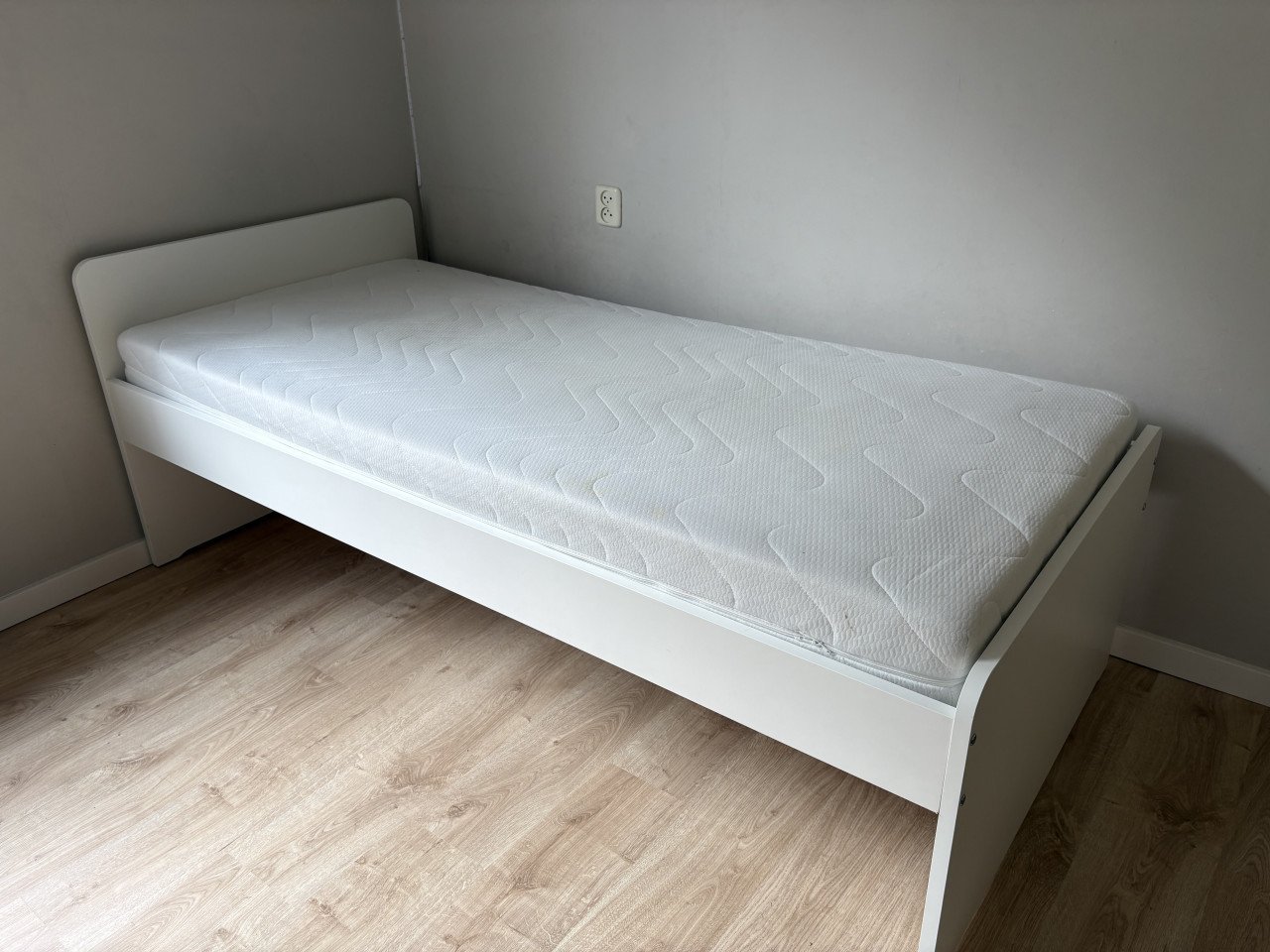 Eenpersoons Ikea bed met matras en 2x opbergbak