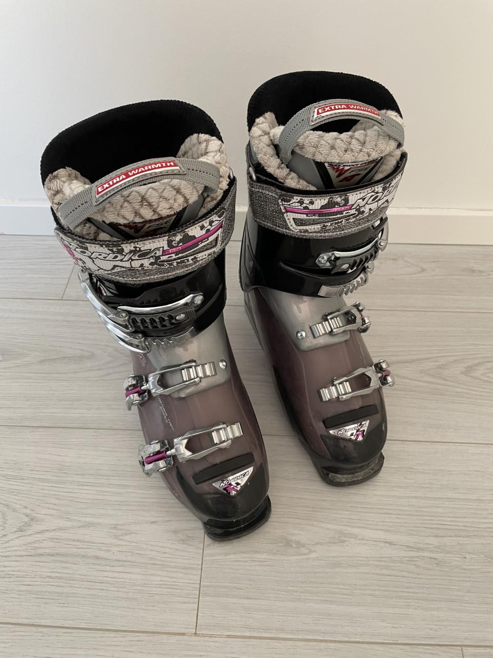 Nordica Dames Skischoenen maat 39/40 (260 265)