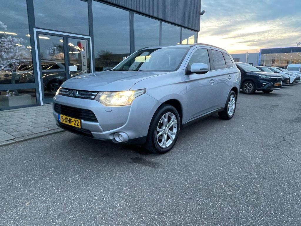 Mitsubishi Outlander 2.0 intense+ automaat|7zits