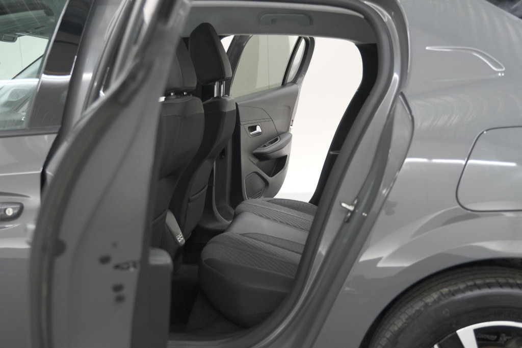 Peugeot 208 hybrid 100 e-dcs6 allure | camera | keyless entry | apple carpl