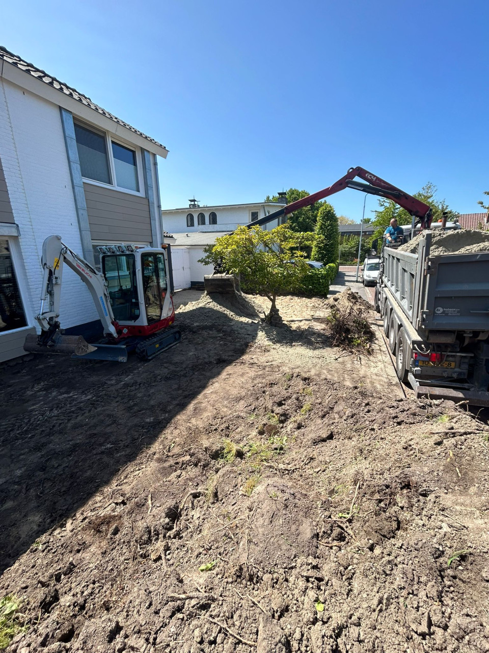 Graafwerk | Tuin afgraven | minigraver met machinist