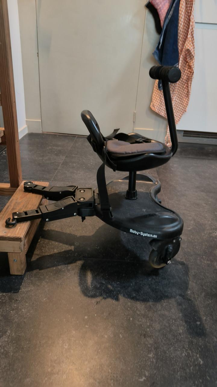 Meerijdplankje met zitje voor achter kinderwagen