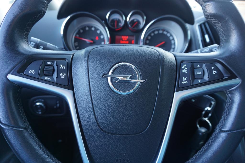 Opel Zafira tourer 1.4 cosmo 7persoons - airco / navi / cruise / pano / par