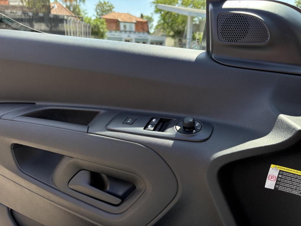 Peugeot Partner 1.5 bluehdi 100 s&s l1 / trekhaak / navigatie / parkeersens