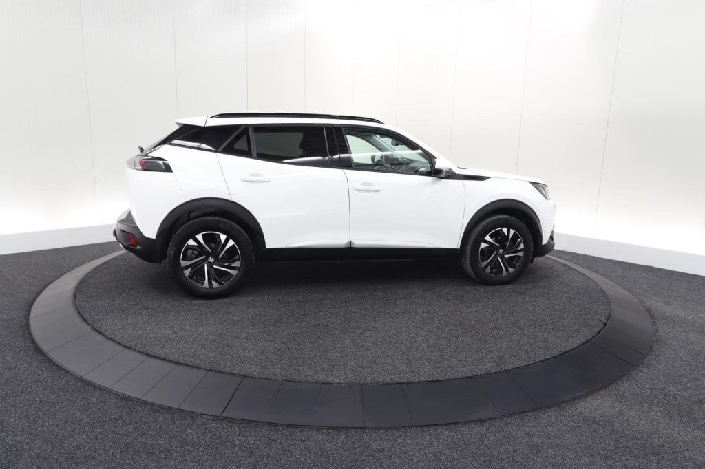 Peugeot 2008 puretech 130 allure | trekhaak | camera | navigatie | parkeers