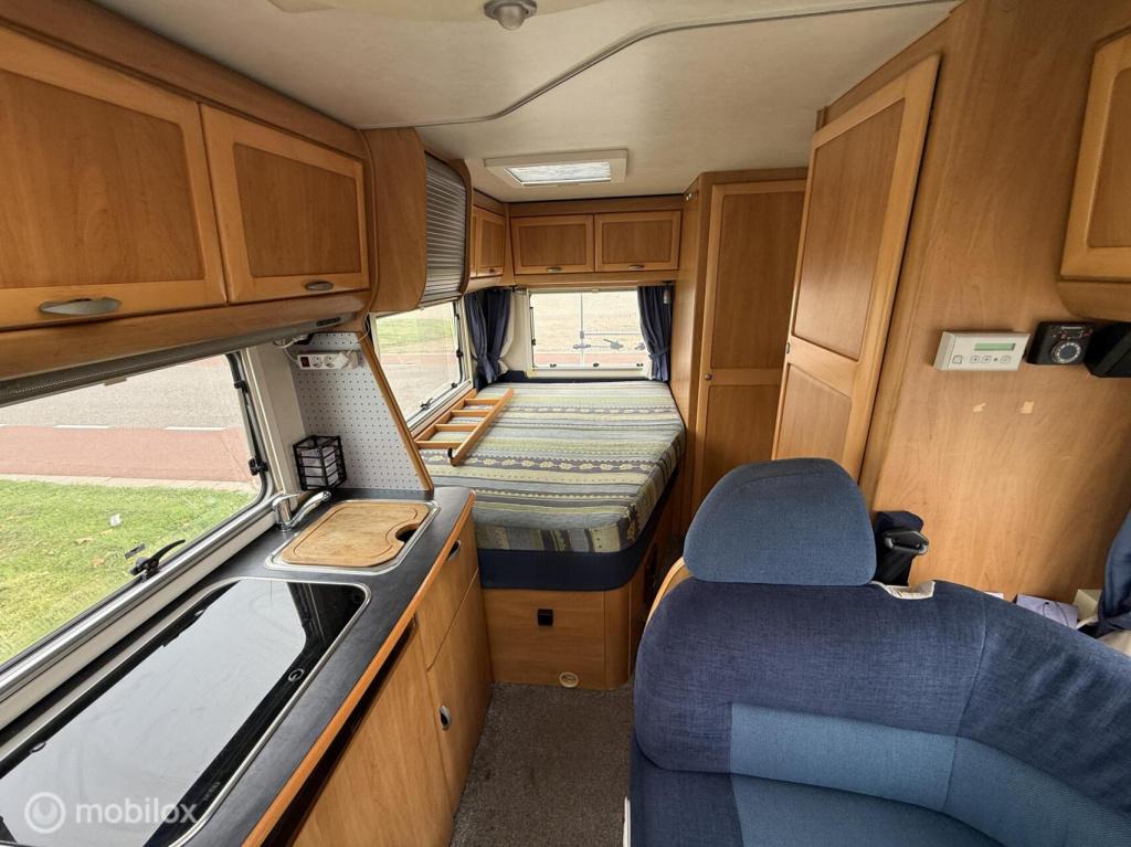 Hymer Onbekend b574 – ruime integraalcamper met vast bed én riant hefbed