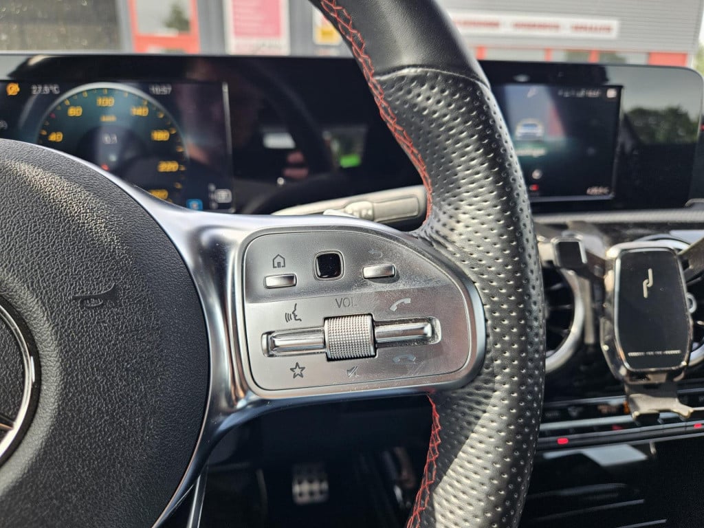 Mercedes-Benz A-Klasse 180 business solution amg