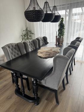 Eetkamertafel met 6 stoelen