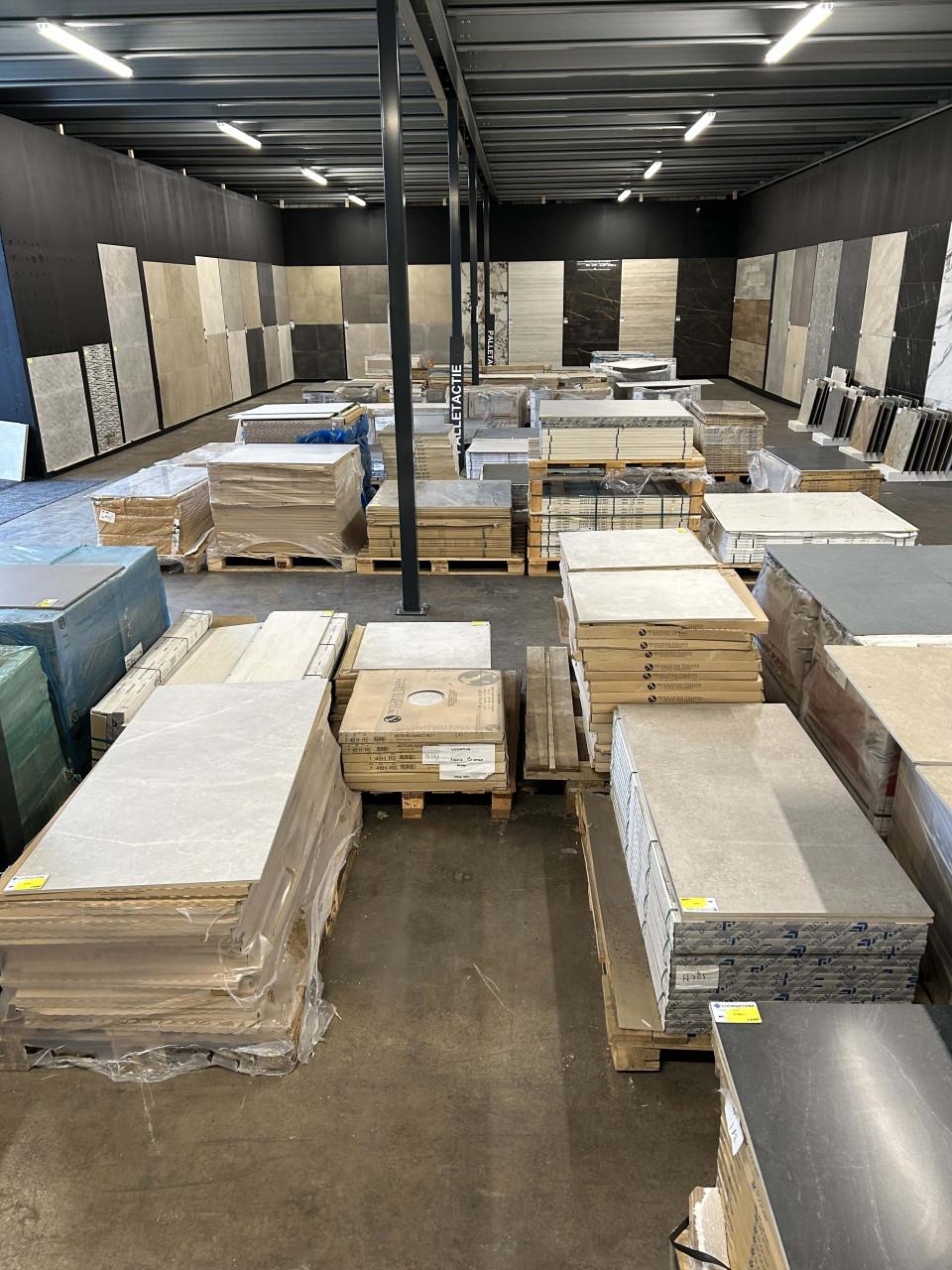 Vloertegels en wandtegels uit voorraad leverbaar