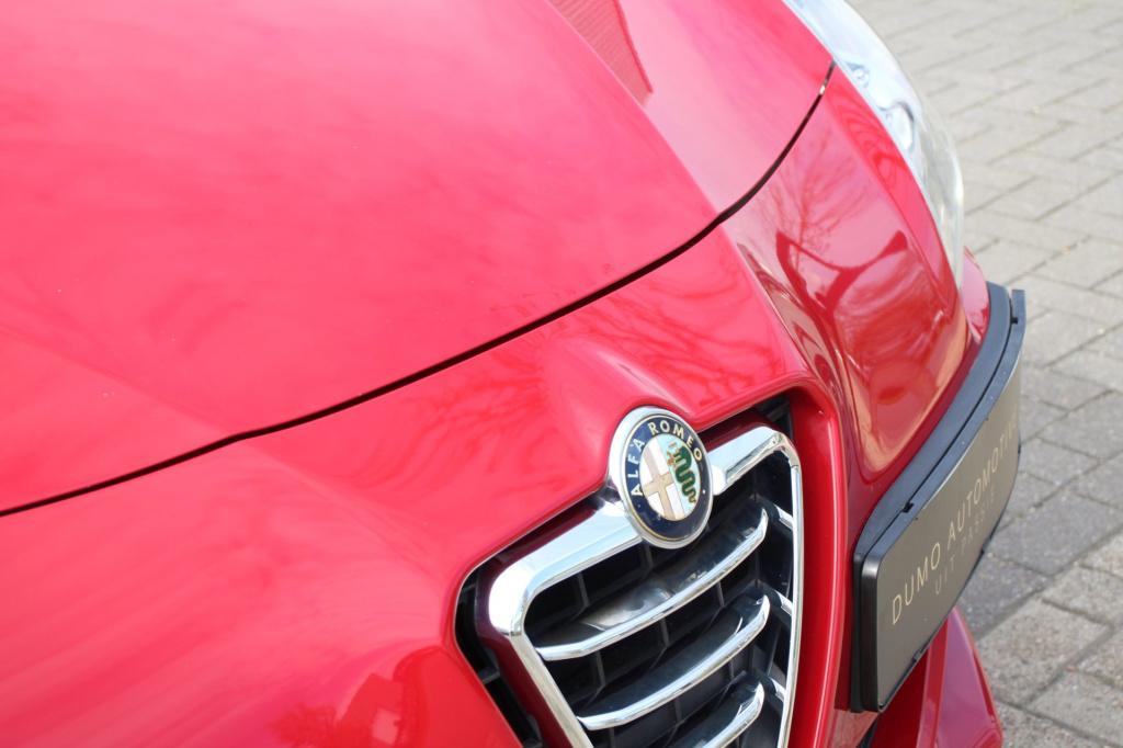 Alfa Romeo Giulietta 1.4 turbo turismo -170 pk - trekhaak - panoramadak - p